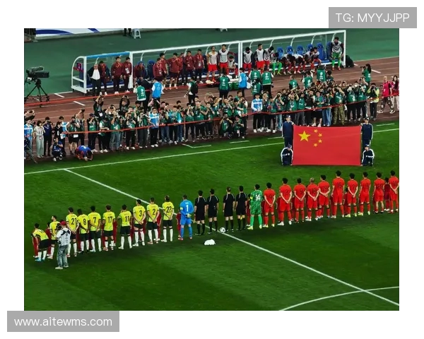 国足迎战韩国赛前奏响国歌激励士气展现团结精神