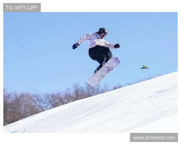 成都攀岩队在极限运动会中以57分稳居积分榜首位